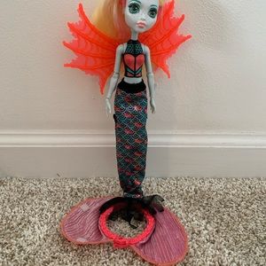 MONSTER HIGH GHOUL TO MERMAID LAGOONA BLUE TRANSFORMATION DOLL
